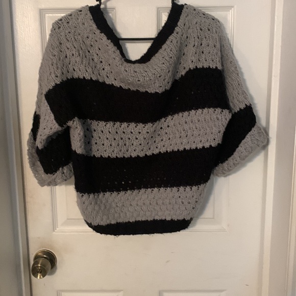 Black & Grey cropped sweater - Picture 2 of 8